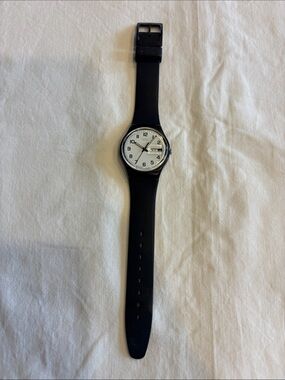Classic Black Silicone Strap Men's Watch with White Dial